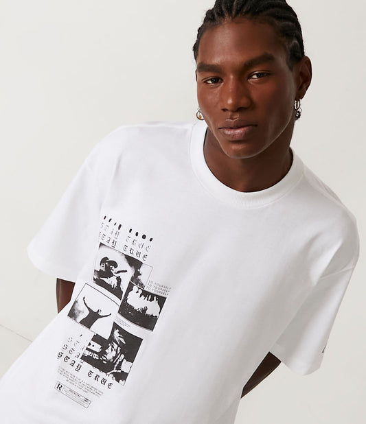 Camiseta de algodão de ajuste descontraído com estampa do rapper "Stay True" na cor branca