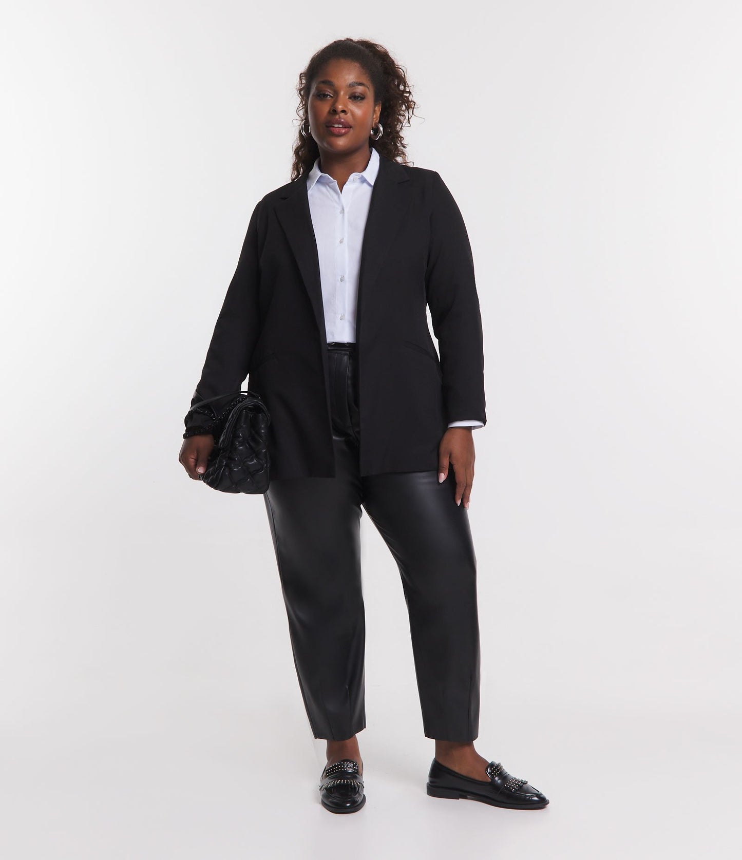 Calça Tailored Carrot em PU com cinto, Curve & Plus Size, preta