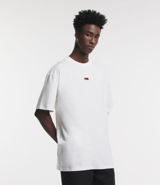 Camiseta relaxada com etiqueta de desordem emborrachada em off white