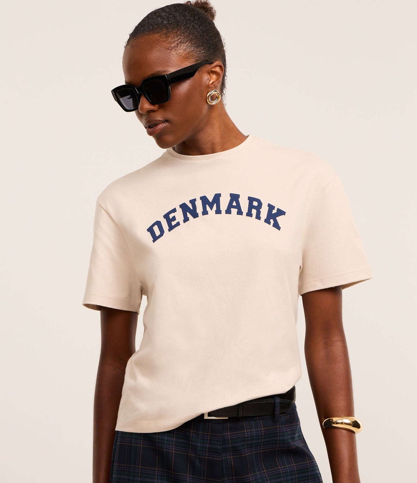 Maglietta in cotone beige con scritte in Danimarca