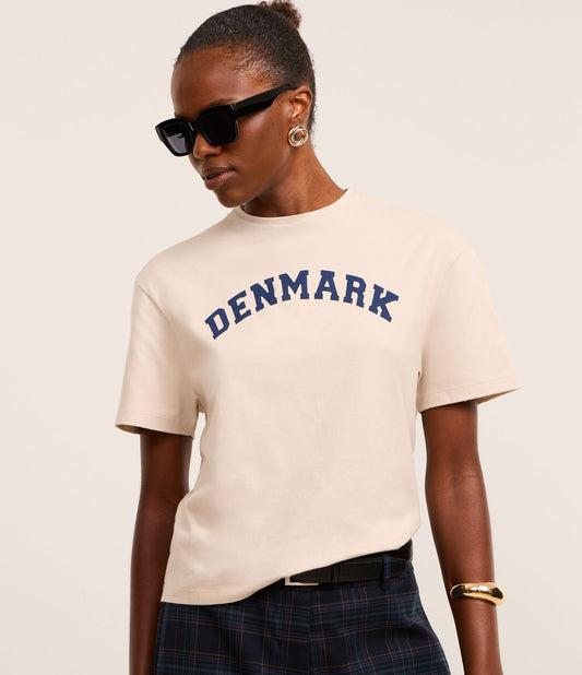 Maglietta in cotone beige con scritte in Danimarca