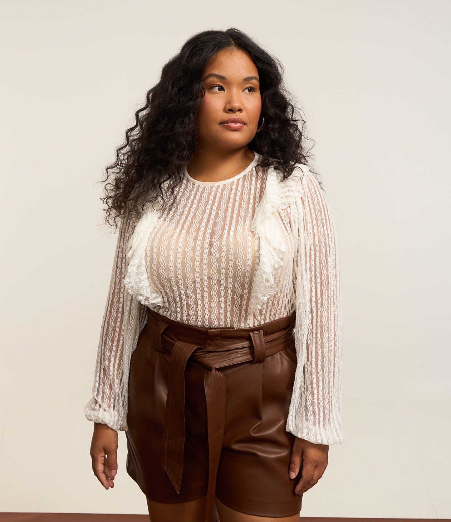 Blusa Laise marrón con volantes - Tallas grandes y curvas