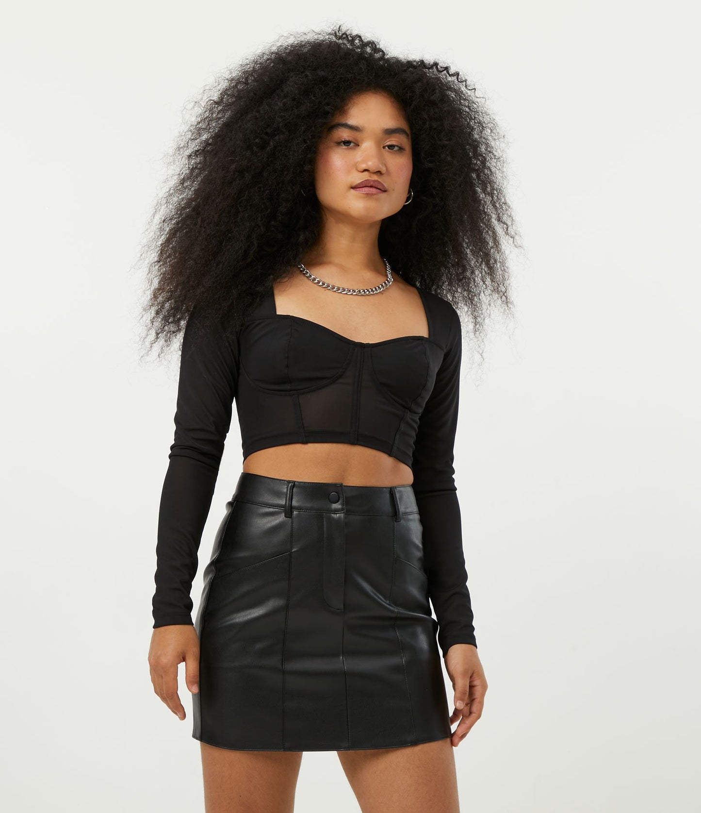 Camicetta nera in tulle con dettagli cut-out