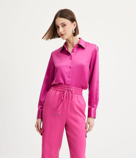 Camicia in raso con polsini larghi in rosa