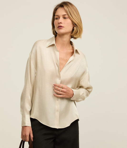 Camisa de Cetim com Fechamento por Botões e Punhos Largos em Off White