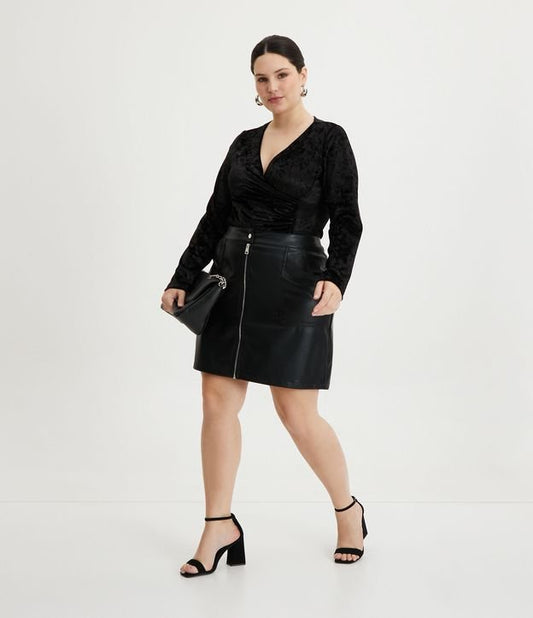 Falda Corta de Material Sintético con Cremallera y Botón, Curvas y Tallas Grandes, Negra