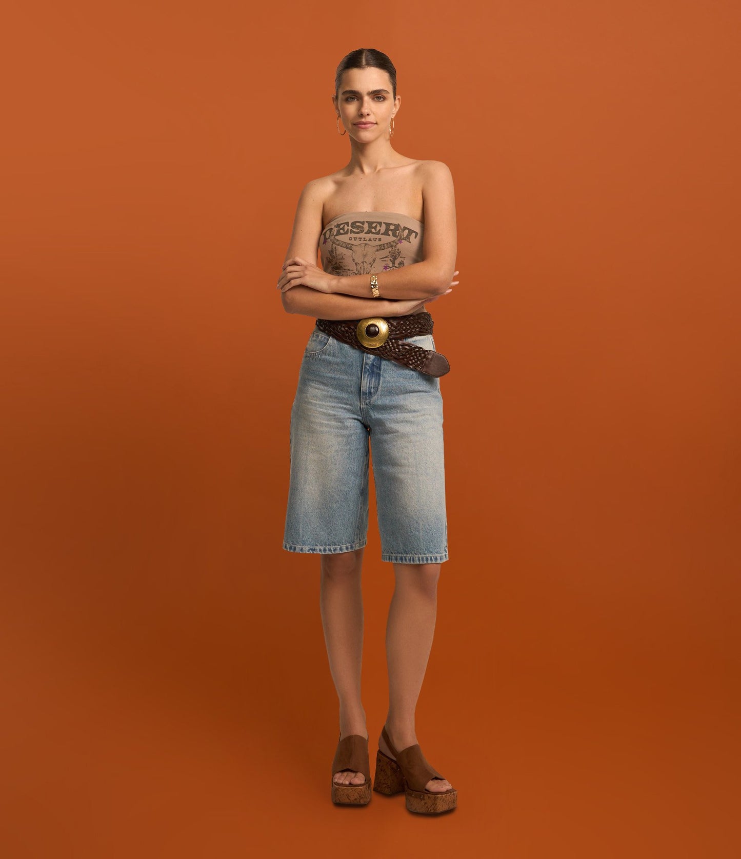 Shorts jeans com lavagem azul suja