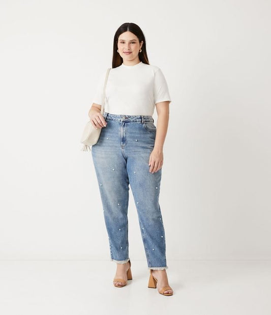 Curve & Plus Size Blue Mom Jeans com pérolas aplicadas