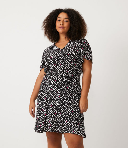 Vestito corto in crepe con stampa a cuore e cintura a fascia, Curve e taglie forti, nero