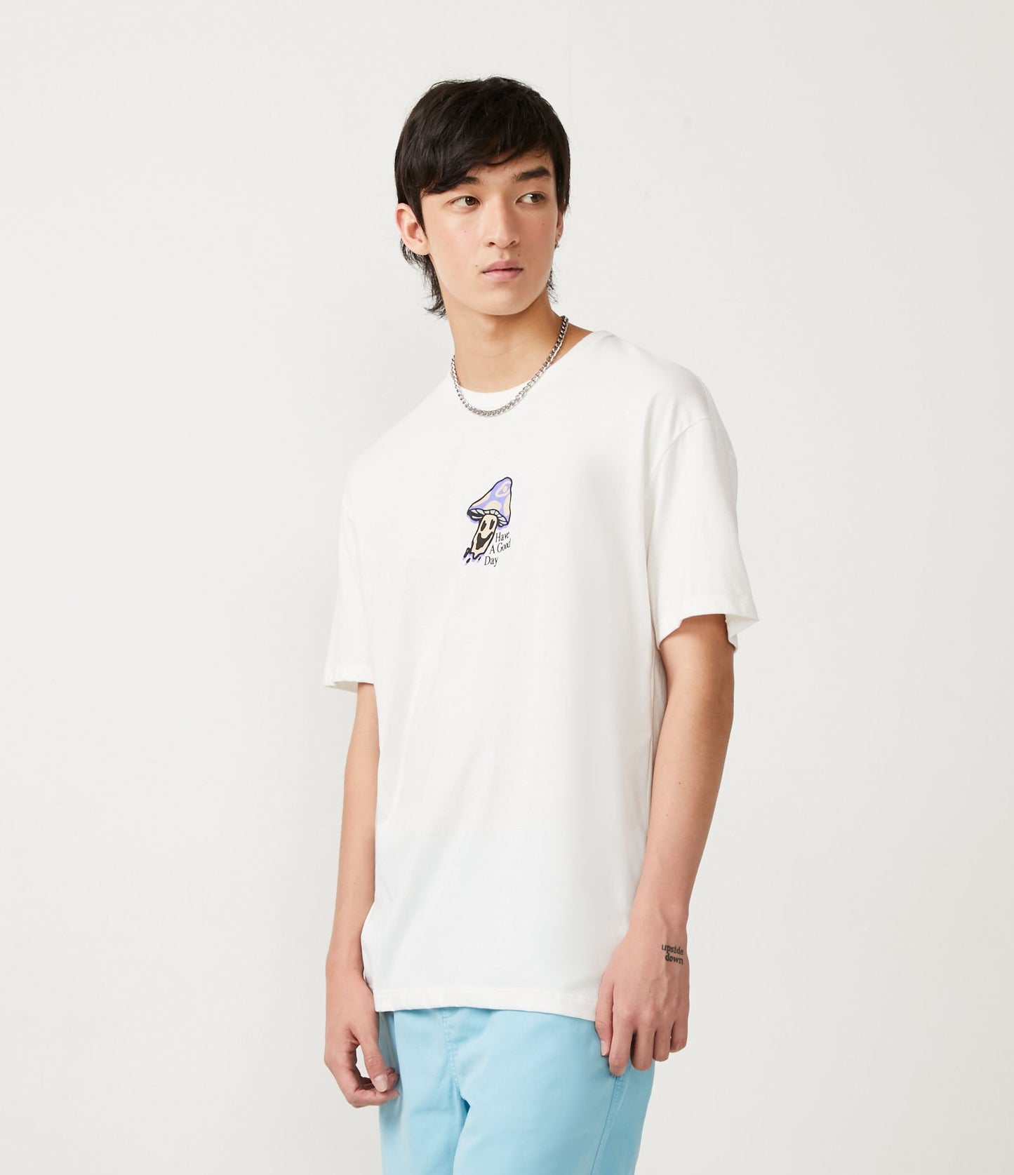 Camiseta regular fit de media malla con estampado de champiñones blancos