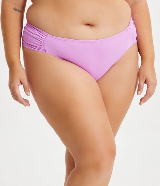 Calcinha de biquíni de poliamida lilás com franzido lateral - Curve e Plus Size