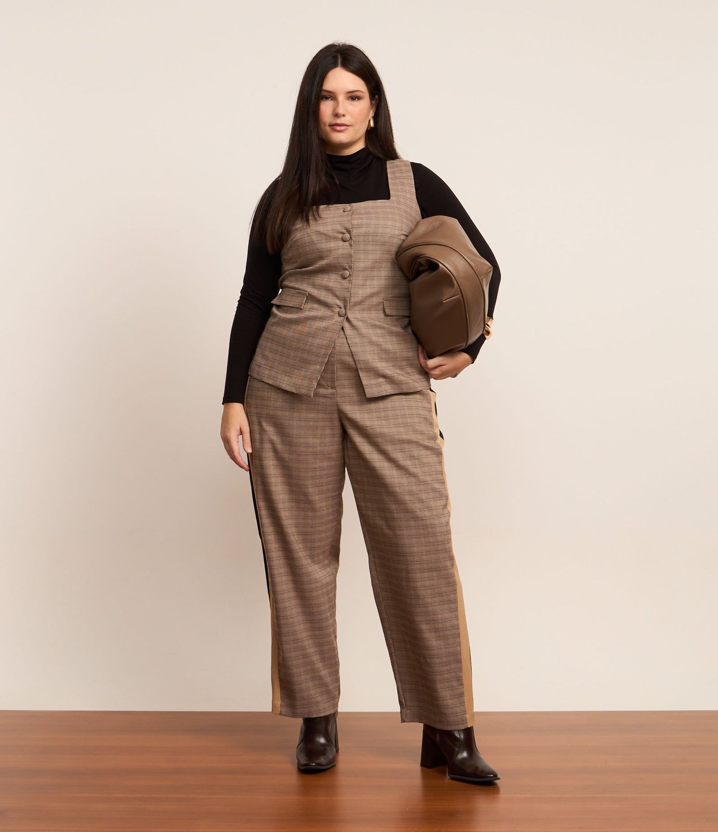 Pantaloni sartoriali a gamba tesa con stampa pied-de-poule, Curve e taglie forti, marrone