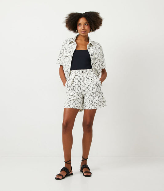 Shorts de sarja com estampa geométrica branca