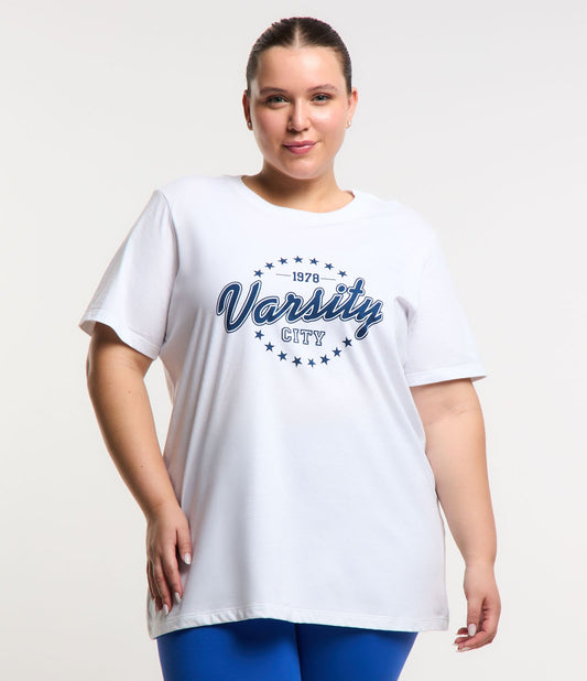 Camiseta de algodão branca com estampa Varsity City, Curve e Plus Size