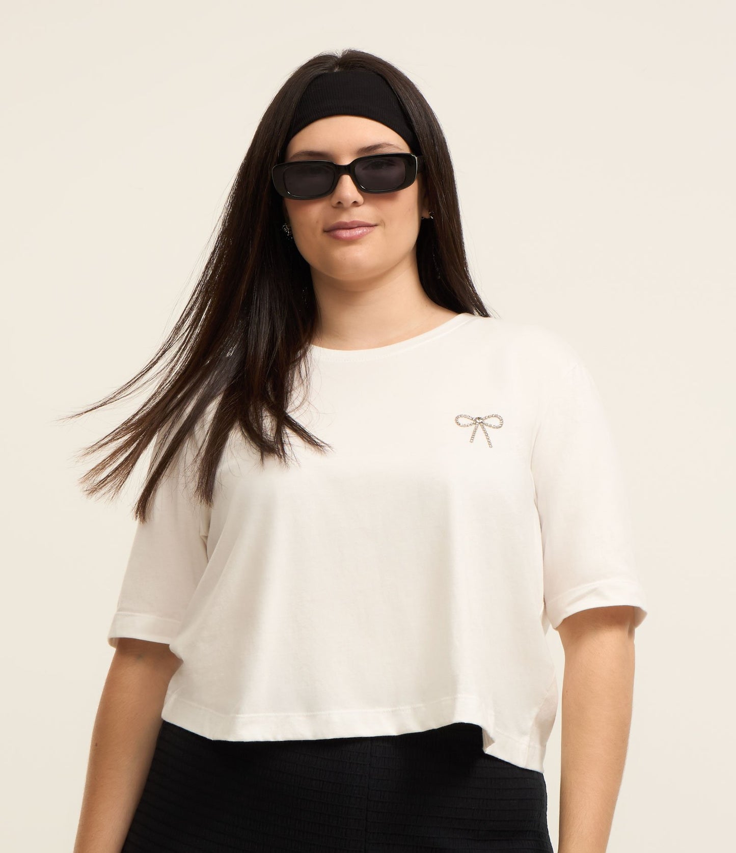 Camicetta in cotone bianco con fiocco di strass, taglie forti e taglie forti
