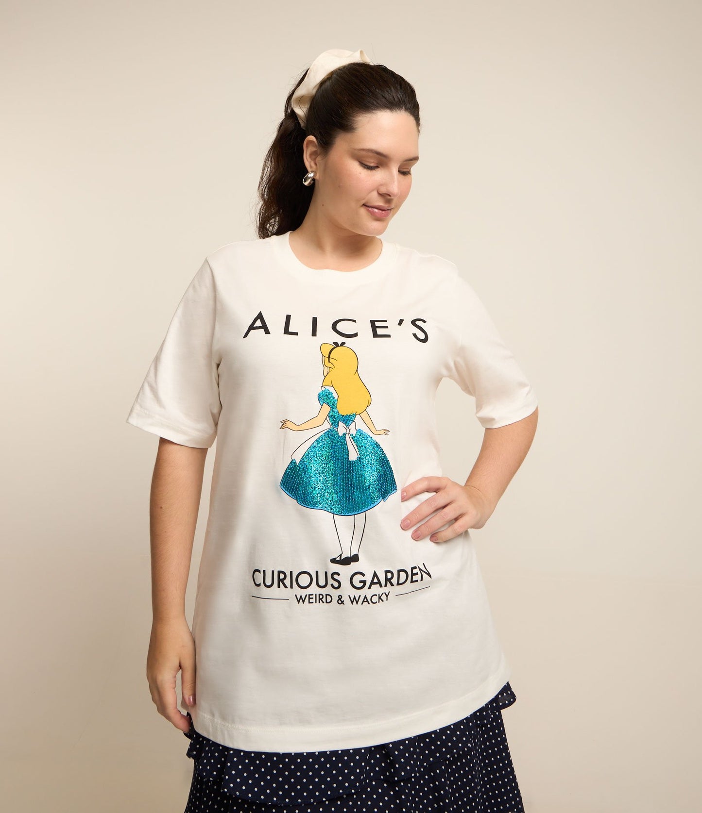 Camicetta bianca oversize con stampa Alice e dettaglio in paillettes - Curve e taglie forti