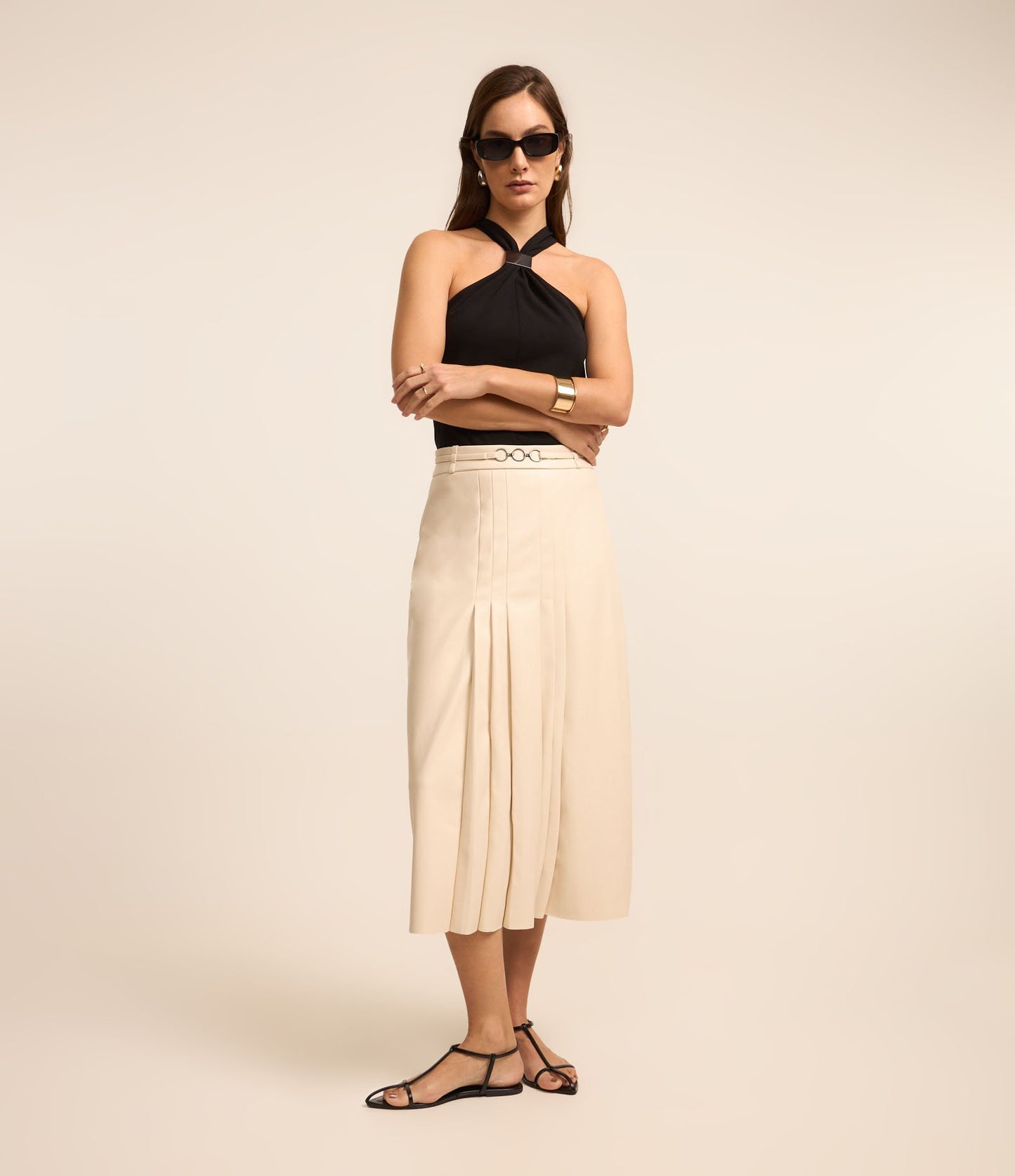 Saia Midi PU Off-White com fivela na cintura e zíper nas costas