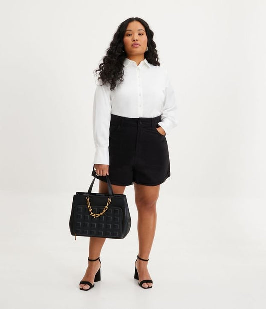 Pantalones cortos básicos de sarga negra en tallas grandes y curvas