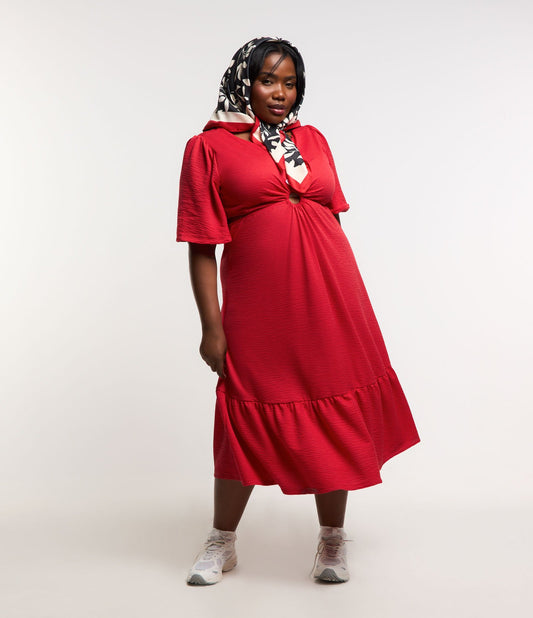 Vestito midi rosso per taglie forti e taglie forti con dettagli cut-out
