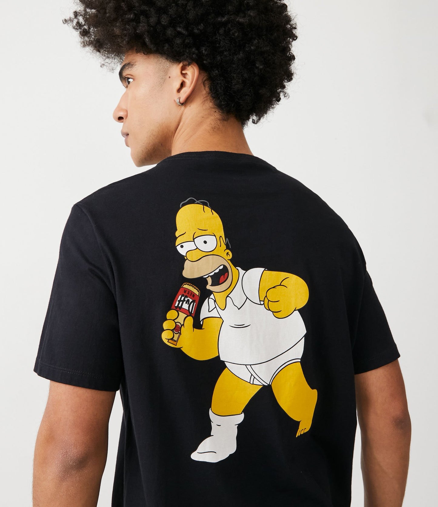 Camiseta Regular Fit com bolso e estampa de cerveja Homer Duff em preto
