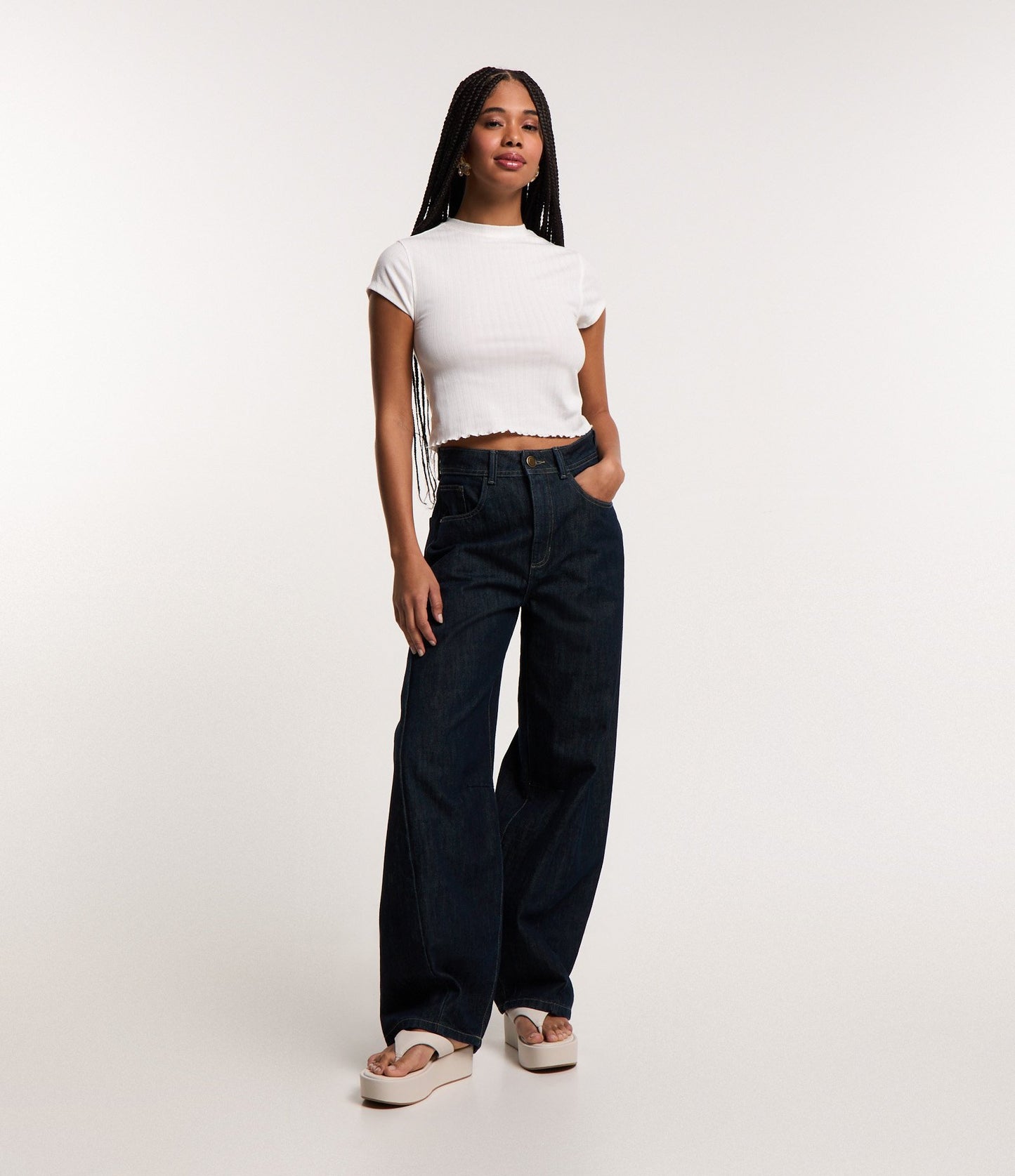 Barrel Jeans with Pockets and Visible Stitching in Black