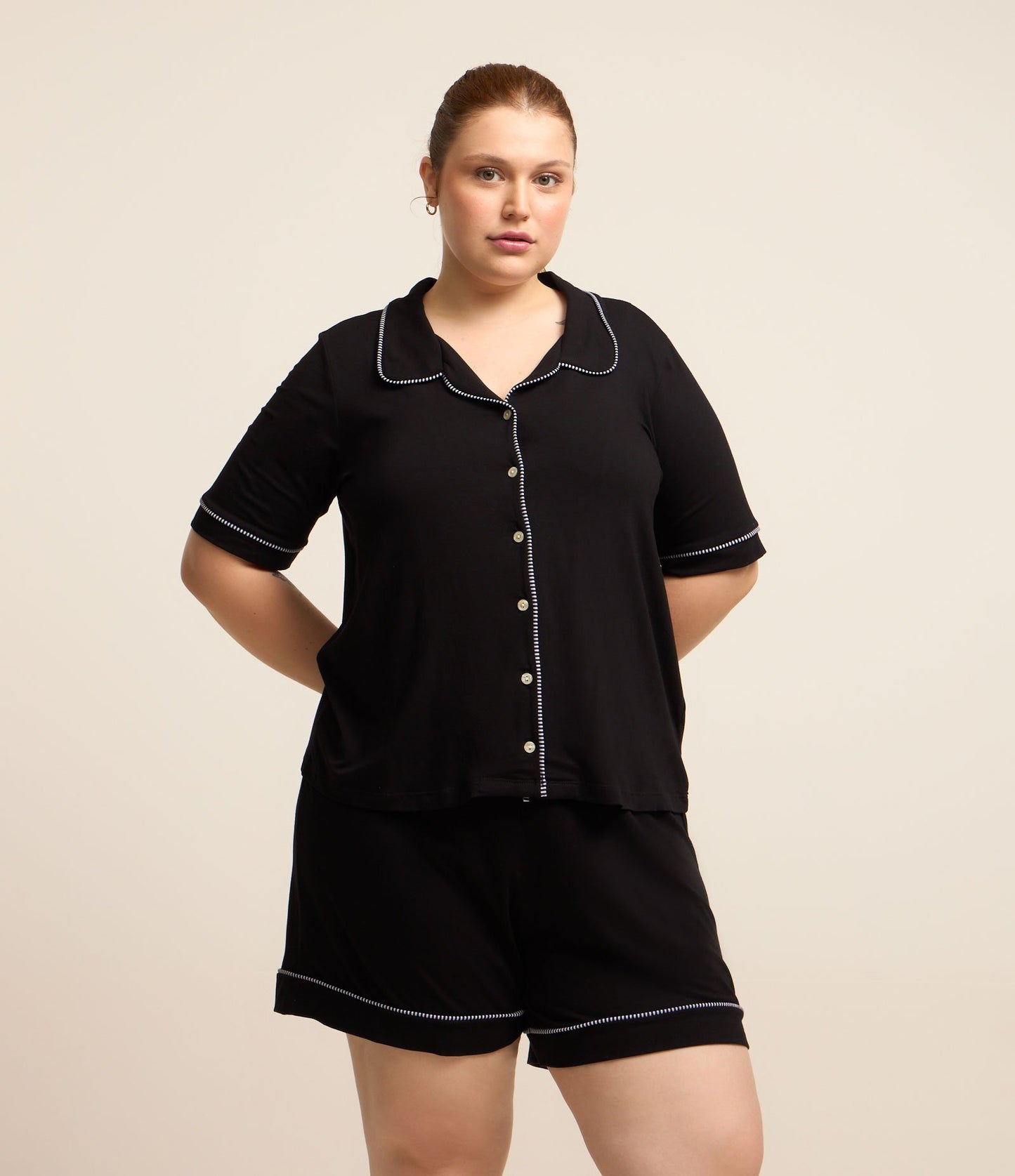 Pijama curto de viscose estilo americano em preto - Curve e Plus Size