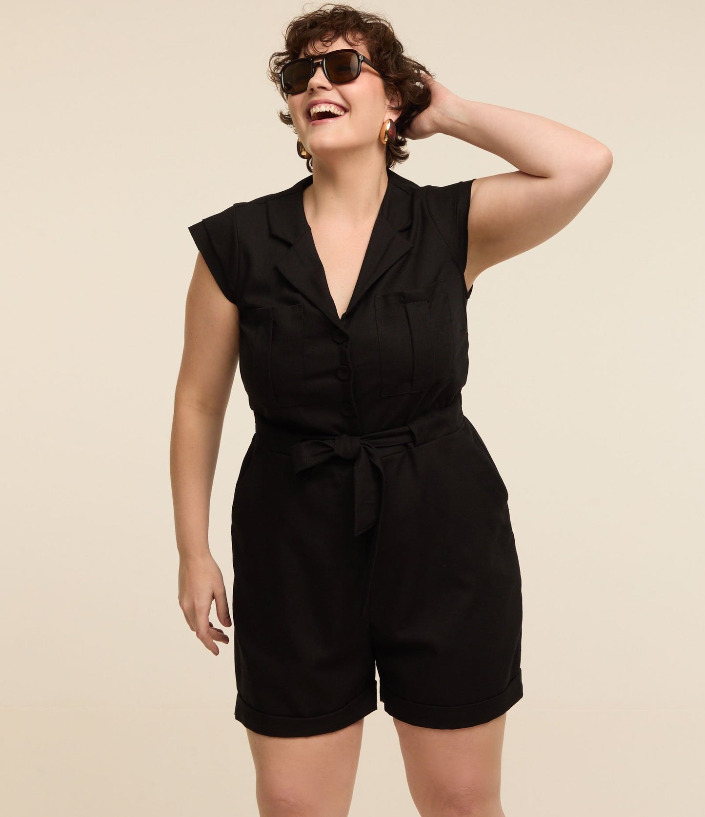 Macacão com botões cobertos e cinto com faixa, Curve & Plus Size, preto