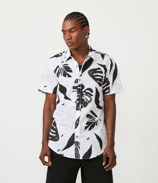 Camisa de manga curta de voile com estampa de folhagem branca