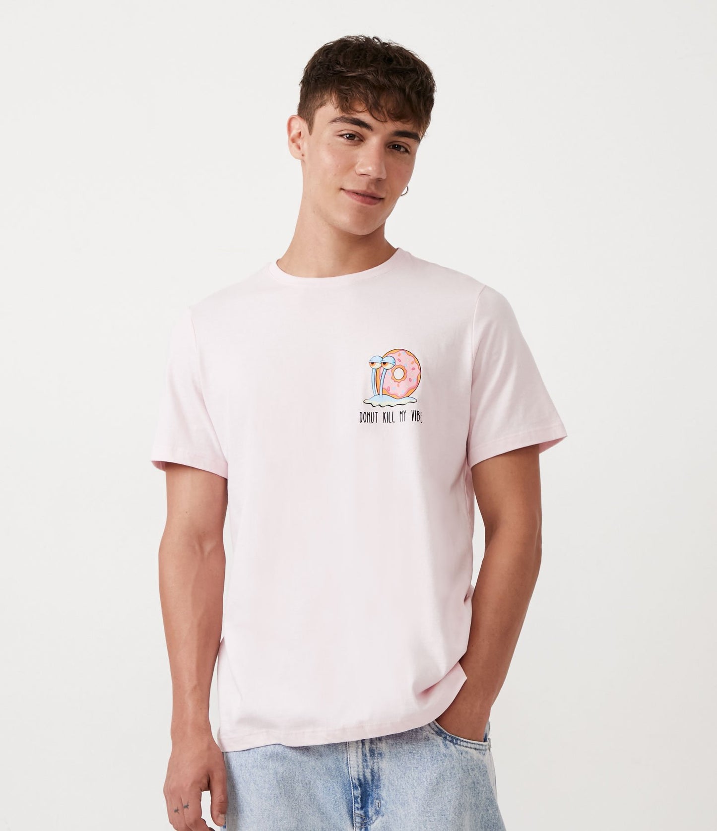 Camiseta regular fit de medio punto con estampado Gary y letras rosas