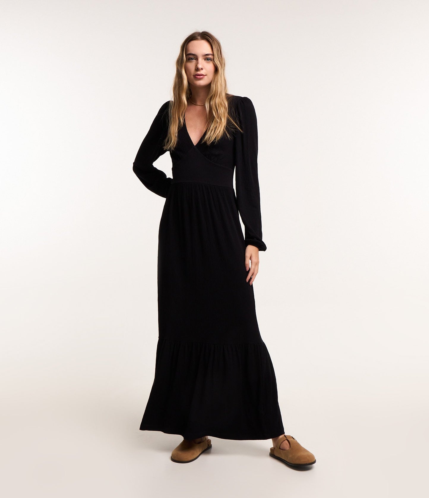 Novo vestido midi de malha texturizada preta com mangas bufantes