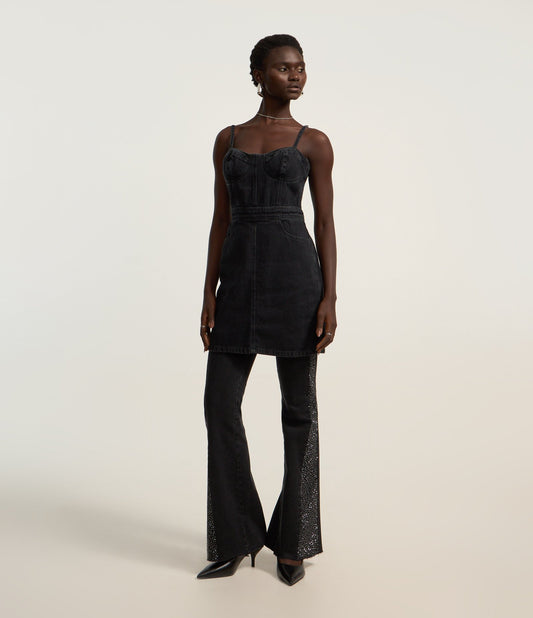 Vestido curto de brim com corpete e zíper preto