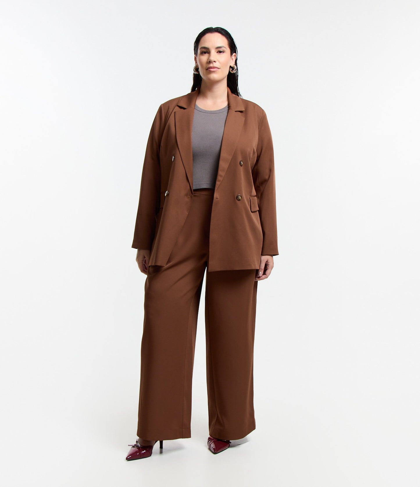 Pantalón sastre marrón de pernera ancha con botón en la cintura - Curvas y tallas grandes