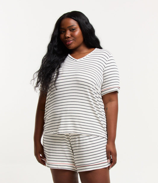 Pijama curto de viscose com listras e acabamento contrastante, tamanho grande e curvilíneo, branco/preto