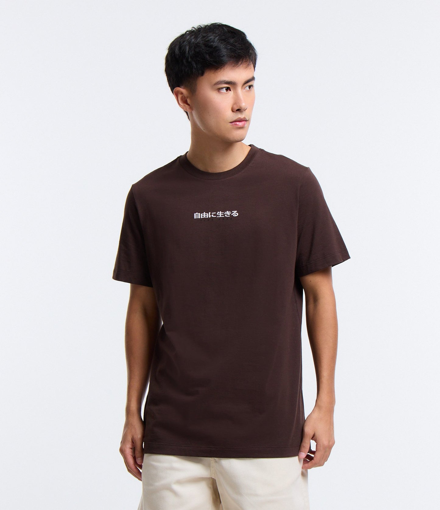 Camiseta de algodão de ajuste regular com estampa de garça marrom