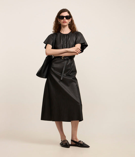 Vestito midi nero in materiale sintetico con maniche corte