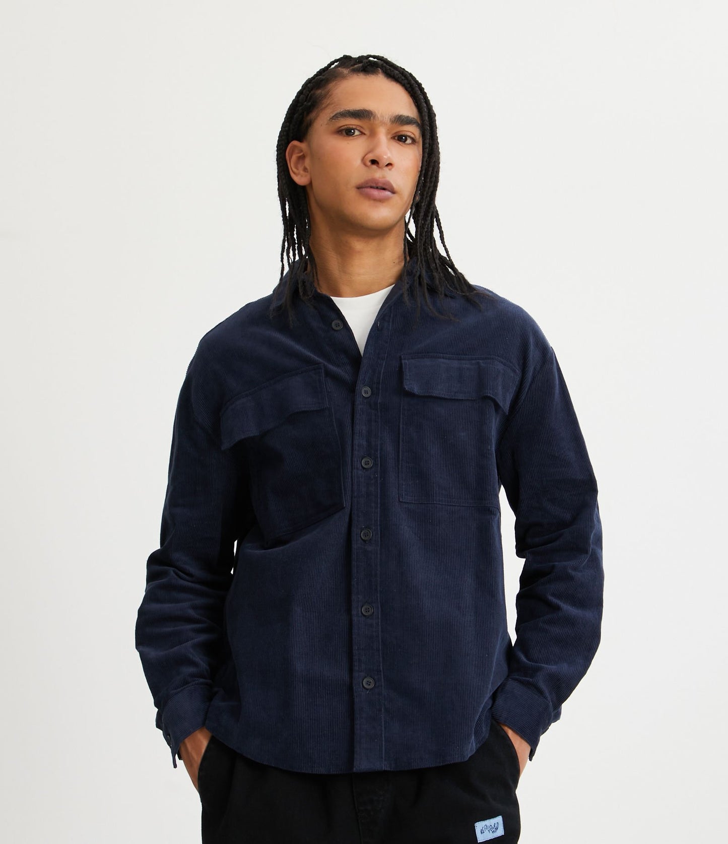 Camicia a coste blu scuro con tasche anteriori