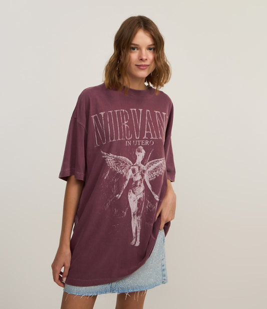 Camiseta oversize de algodón lavado con estampado Nirvana en color vino