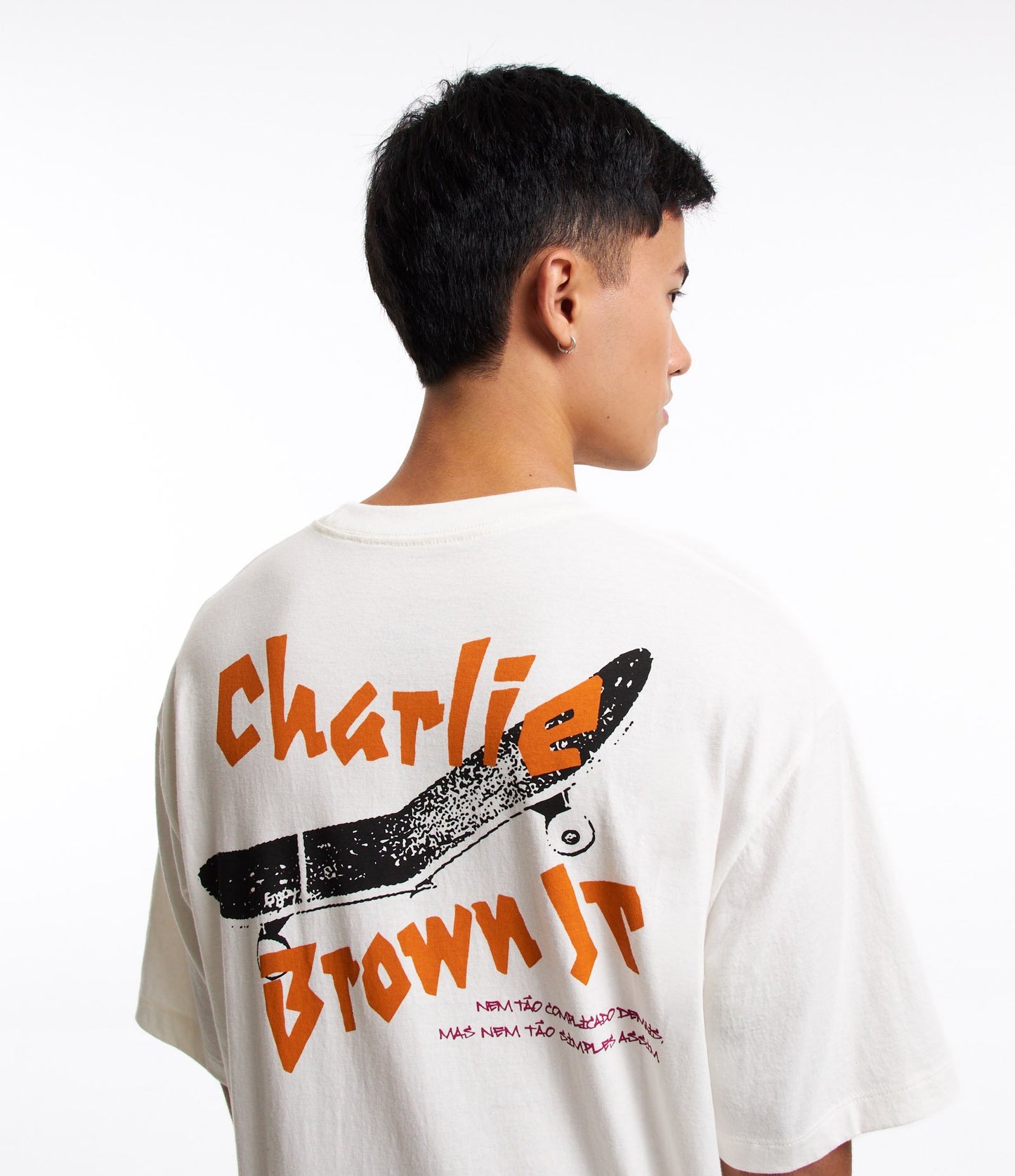 Camiseta Boxy branca com estampa Charlie Brown Jr. Estampa