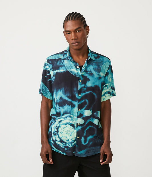 Camisa de manga curta de viscose com estampa Shibori azul