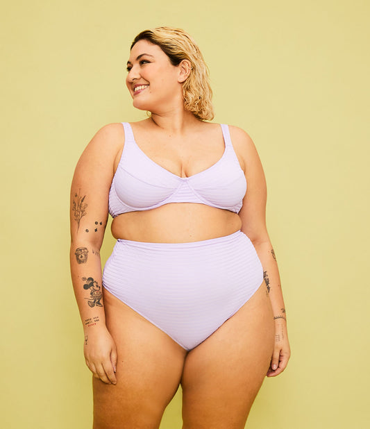Bikini a vita alta con texture viola - Curve e taglie forti