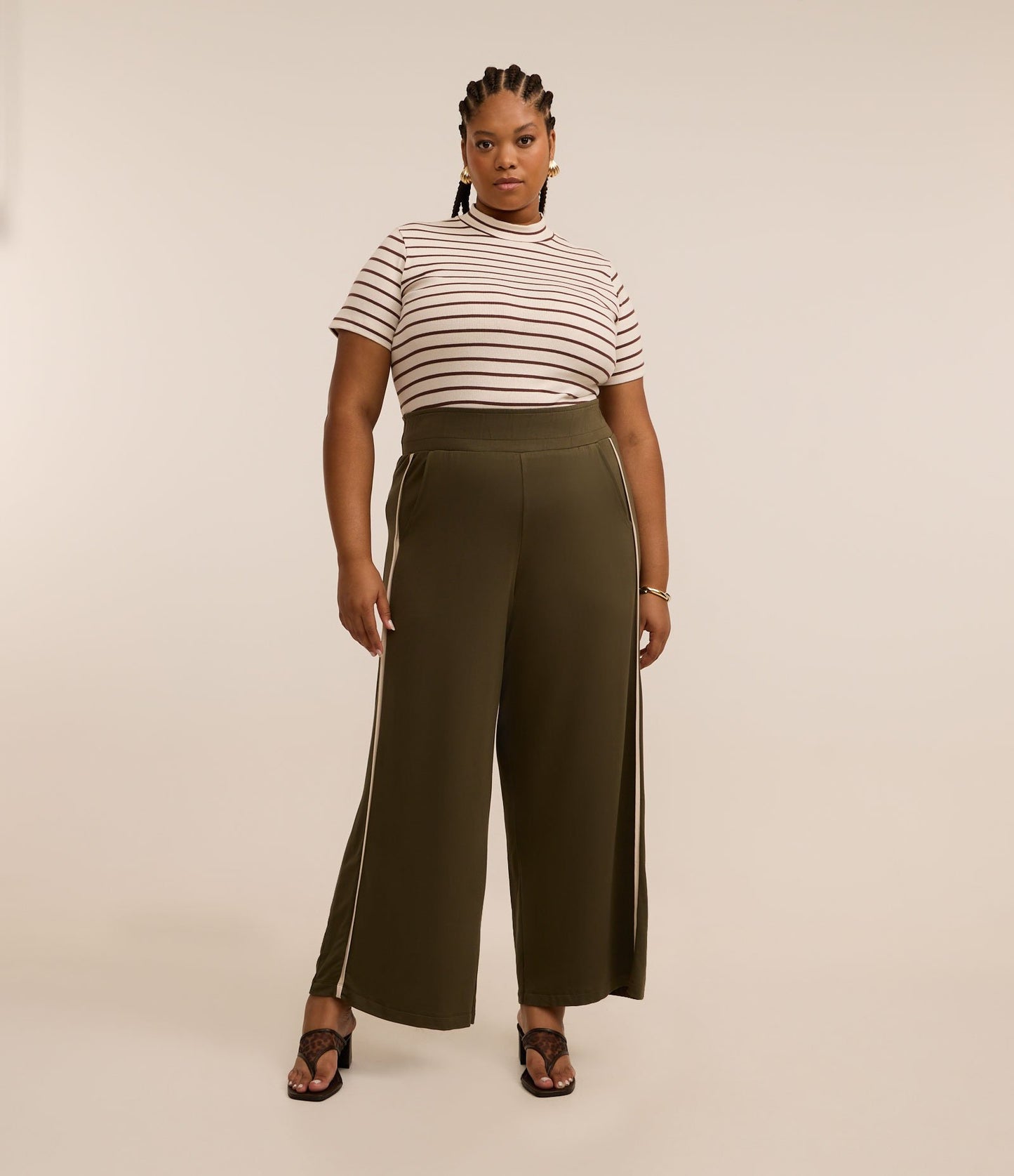 Pantaloni in crêpe a gamba larga con riga laterale, Curve e taglie forti, verde