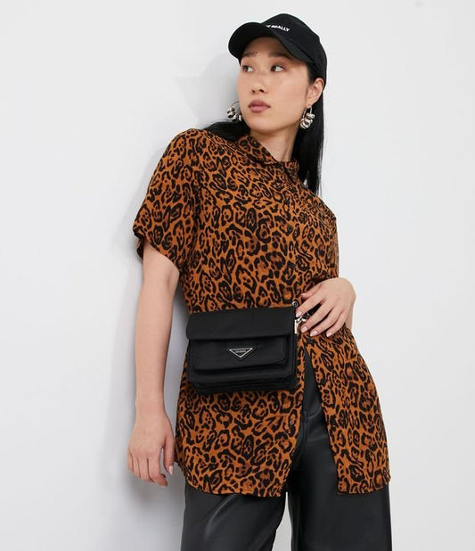Camicia in viscosa marrone con stampa leopardo