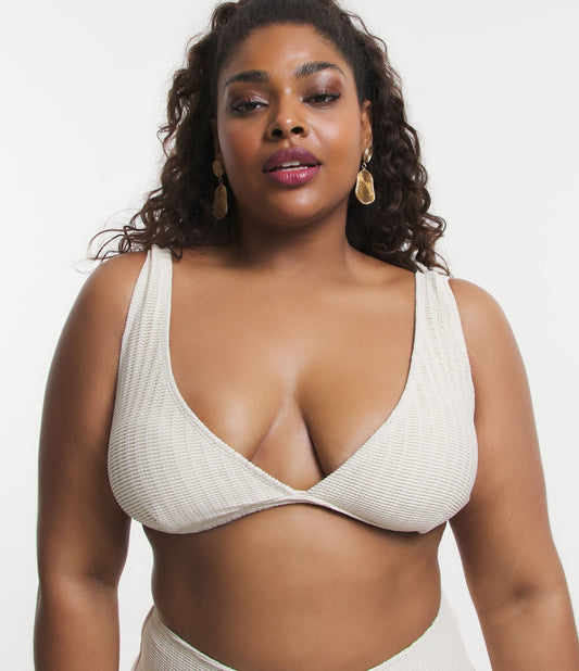 Top de bikini triángulo de poliamida con tirantes anchos y texturas, Curvas y tallas grandes, Blanco roto