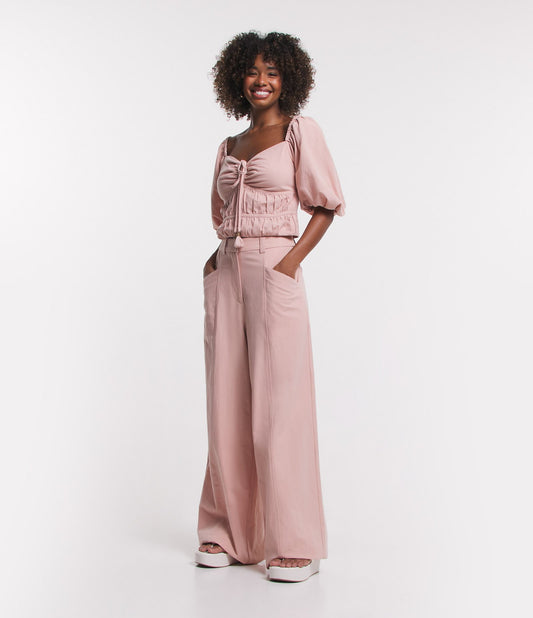 Calça Palazzo de sarja com bolso texturizado rosa