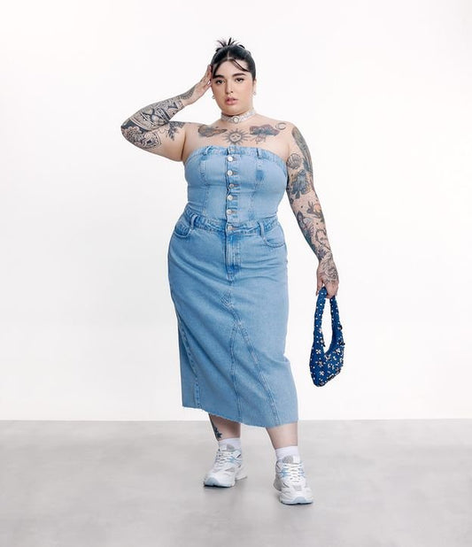 Vestido midi jeans sem alças com botões na frente - Curve & Plus Size - Azul