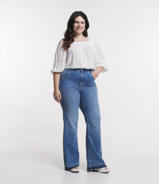 Vaqueros acampanados con dobladillo sin rematar, Curvas y tallas grandes, Azul