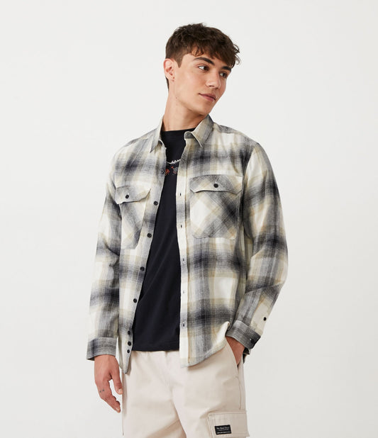 Camisa Bege Xadrez de Flanela com Corte Regular e Bolsos