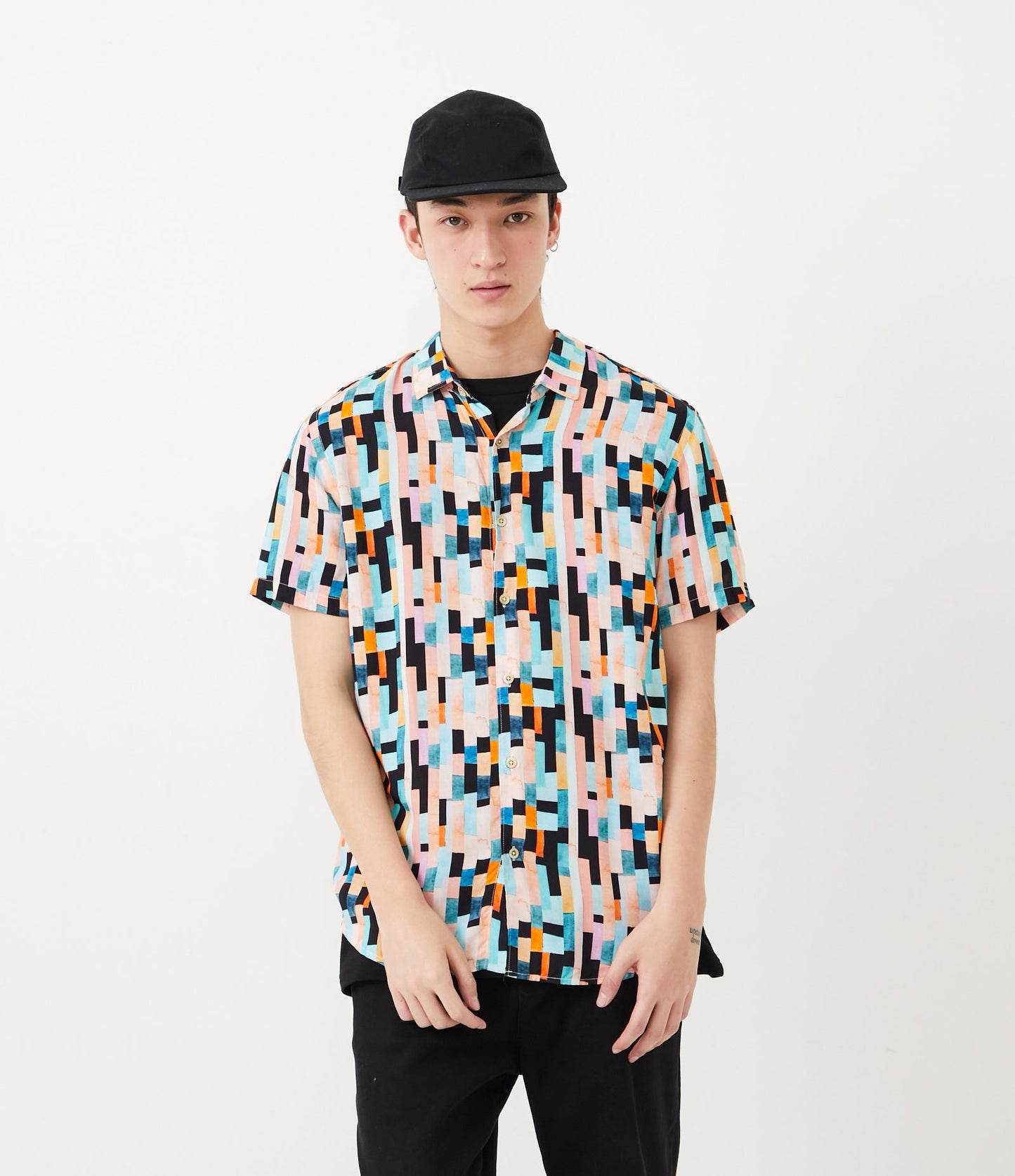 Camisa de manga corta de viscosa con estampado pixelado negro