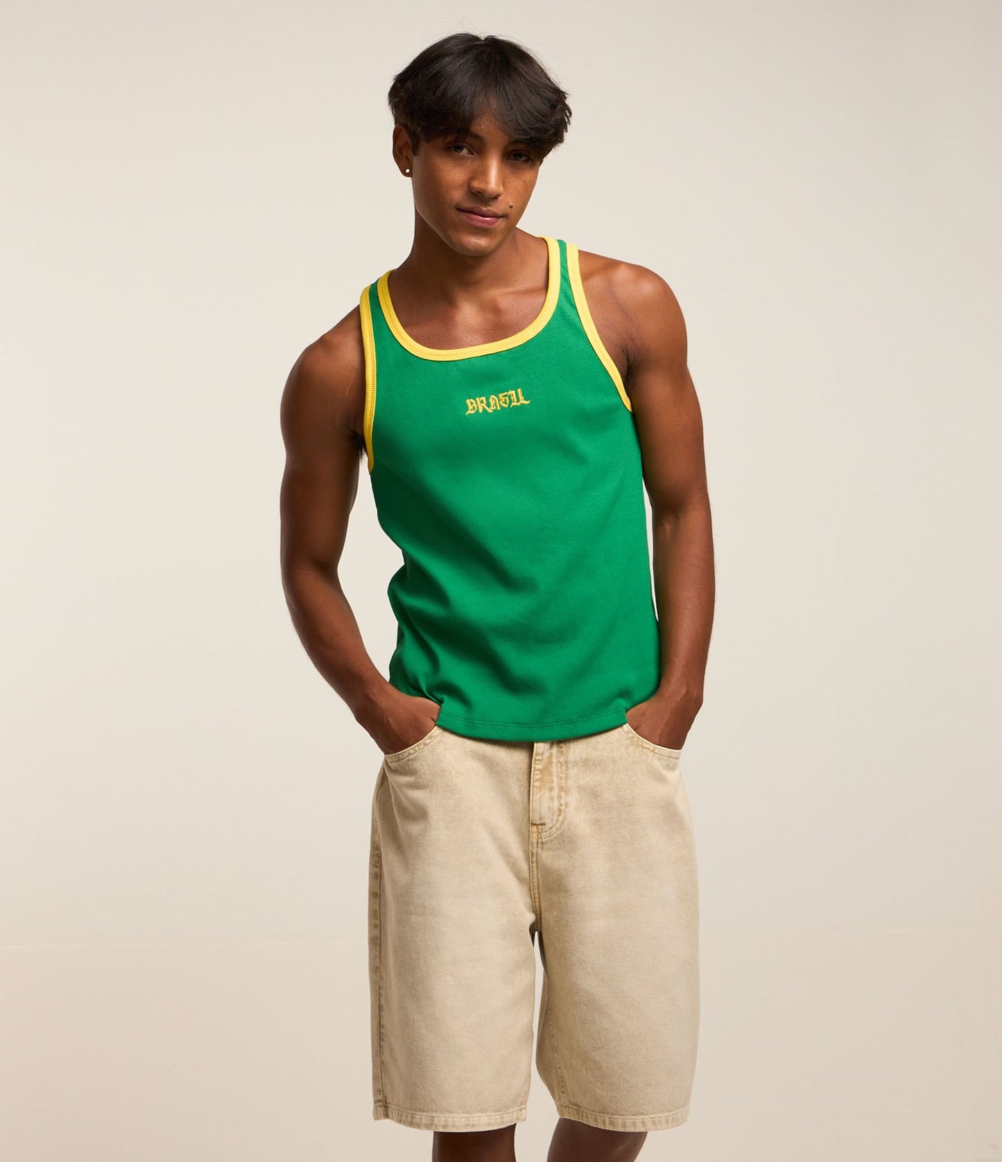 Camiseta de tirantes regular de algodón con diseño de Brasil bordado en verde