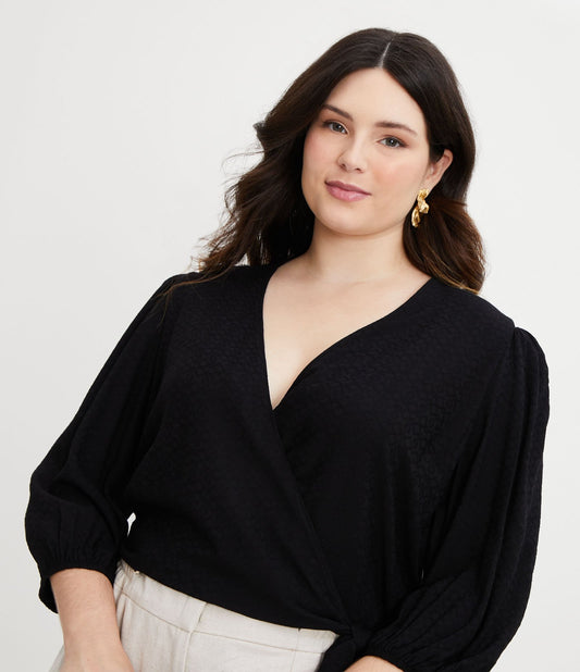 Blusa de viscose com envoltório frontal e design texturizado, Curve & Plus Size, Preto